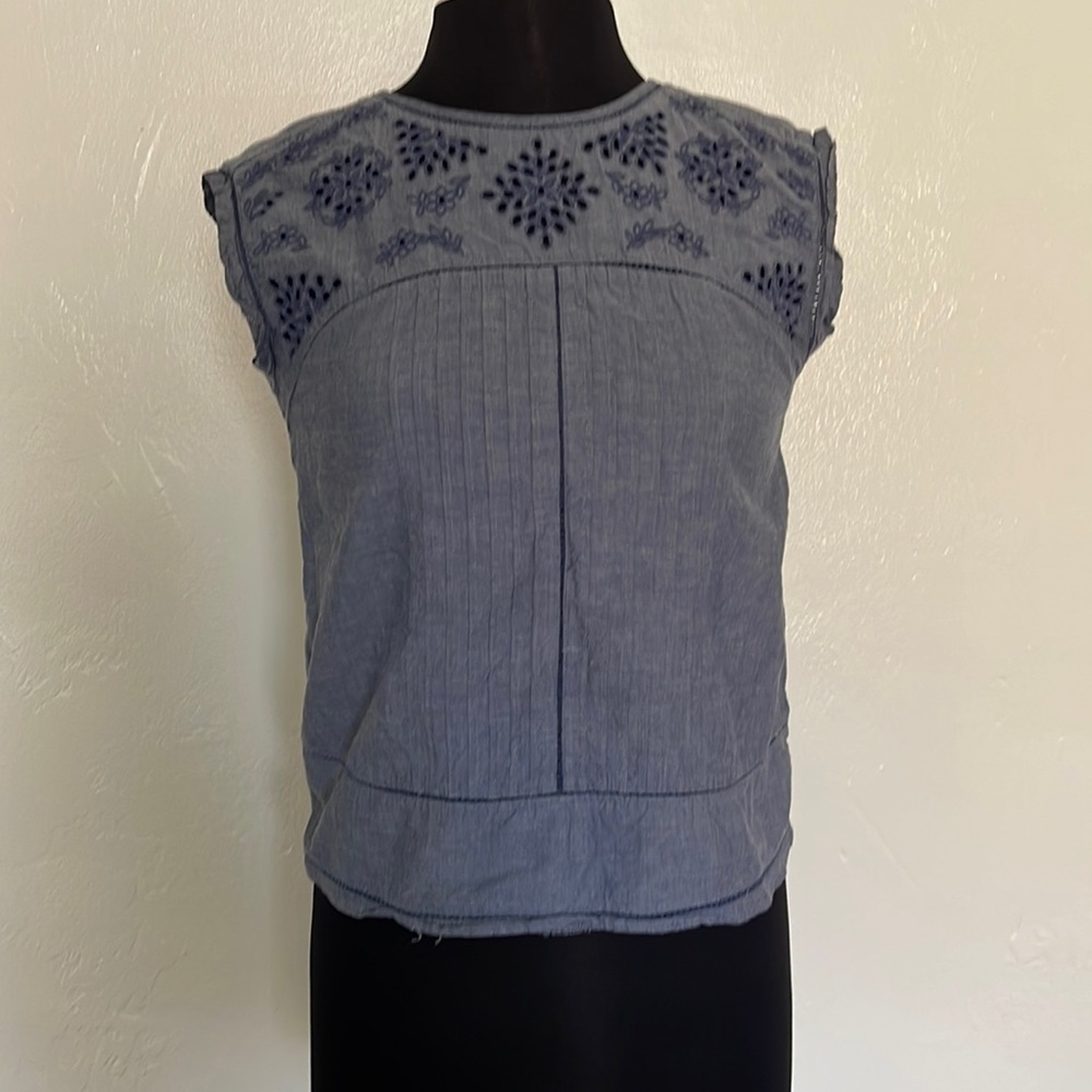 Abercrombie & Fitch Women's XS denim blue embroidered pleats sleeveless eyelets